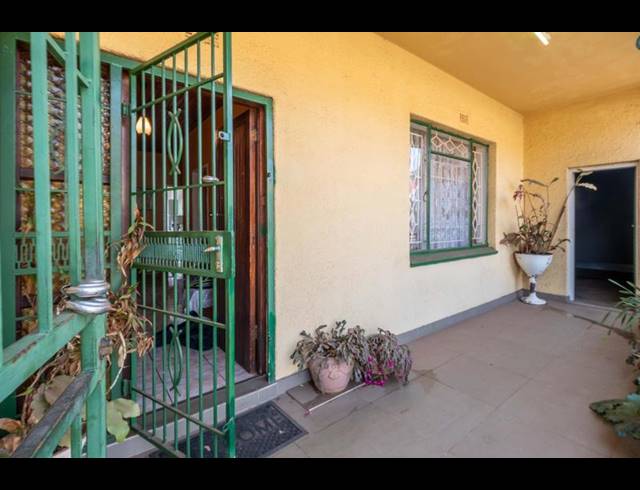 3 BEDROOM HOUSE FOR SALE IN BEZUIDENHOUT VALLEY
